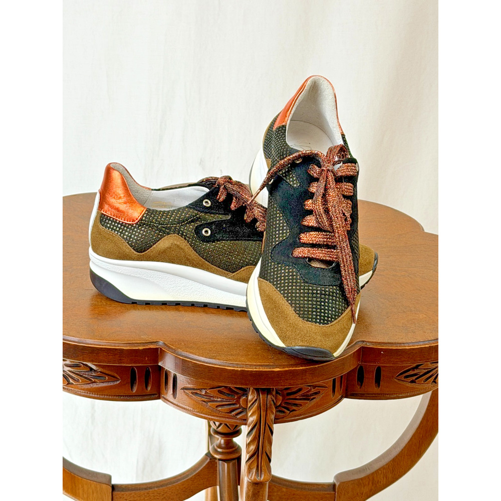 NIB Vaddia Casta Gold Metallic Mix Funky Retro European Tennis Shoe #0376 EU 40